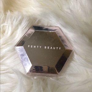 Fenty beauty highlighter In the shade How many 🥕